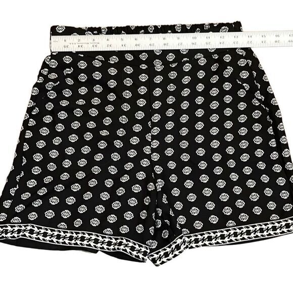 Max Studio Womens Shorts Size Small Black and White Pockets Contrasting Hem NWOT - Picture 7 of 10